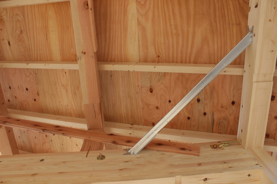 隅棟の内側に施工される隅木