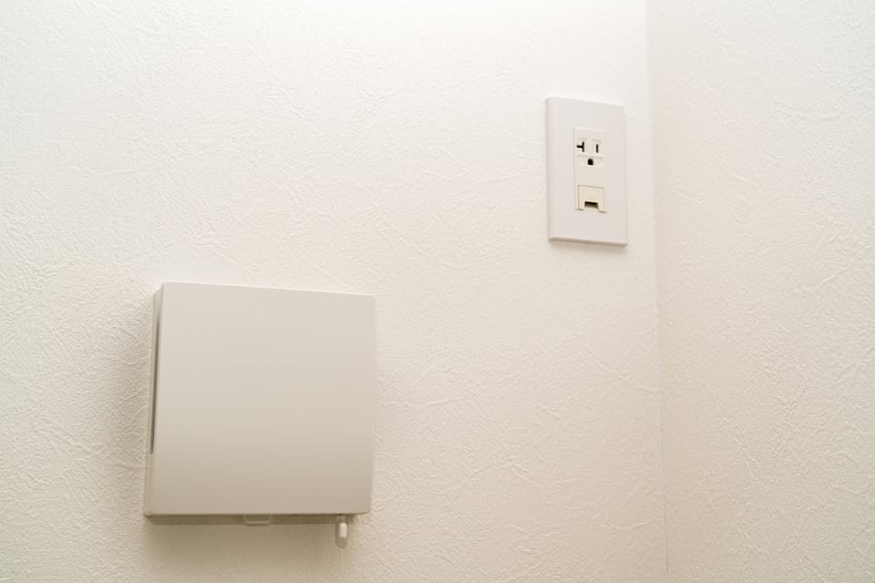マンションの室内に設置された第三種換気の給気口