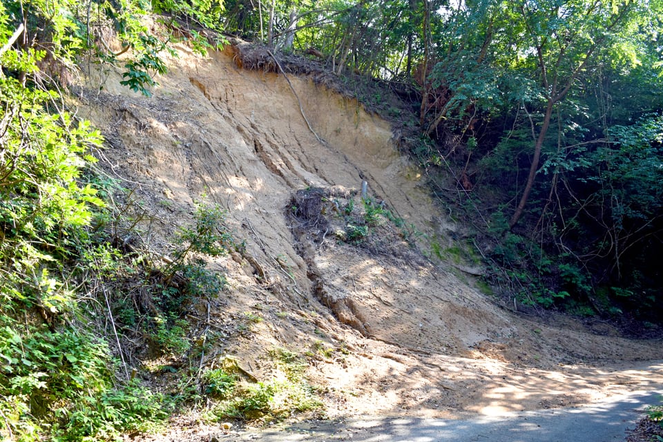 土石流が押し寄せた跡地