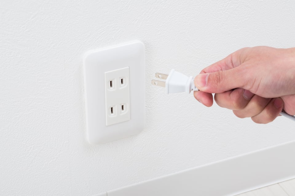 壁面埋め込み型の一般的な2口コンセント