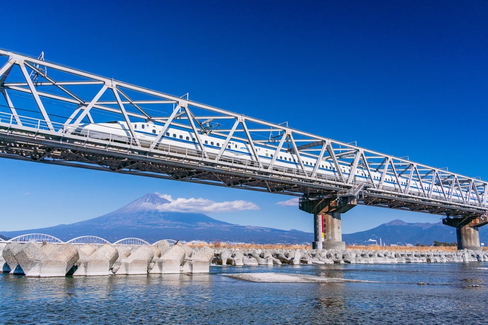 システムトラスと同じトラス構造の鉄橋