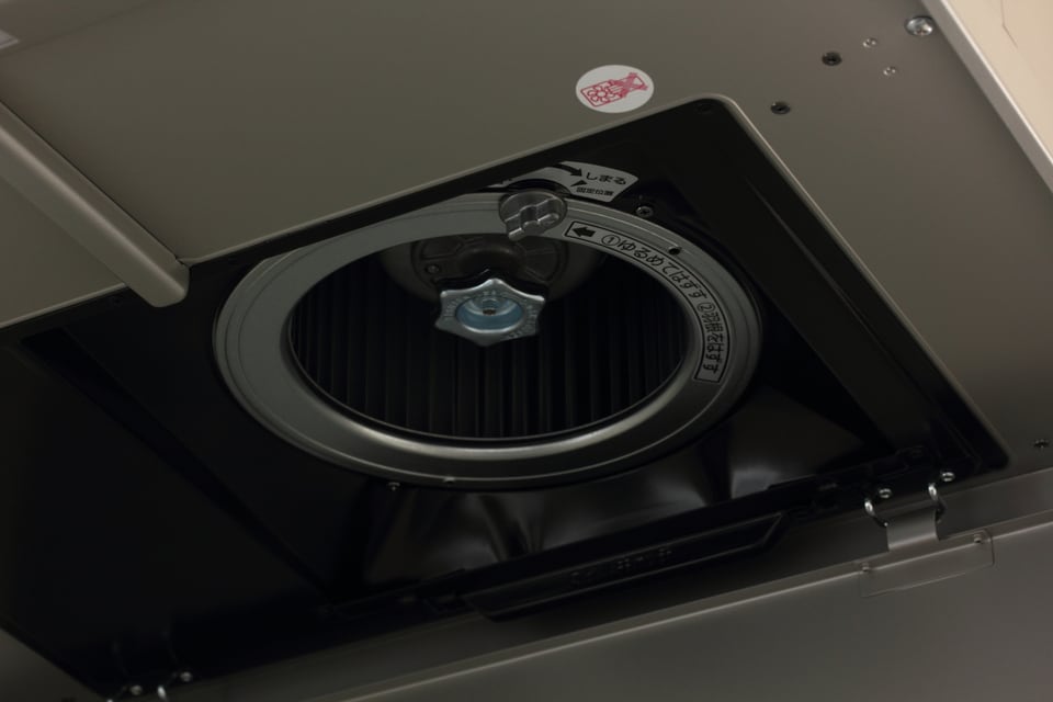 ノンフィルタータイプのスリム型レンジフードの中