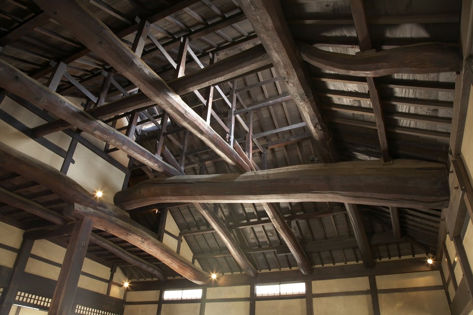 丸太梁を利用した日本の古民家