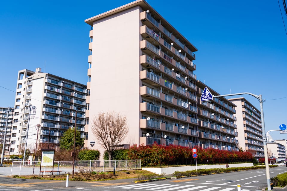 公的賃貸住宅制度により運営される公営住宅が並ぶ様子