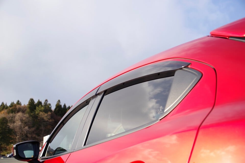 耐候性、透明度の高い合成樹脂塗料は車の塗装にも適している