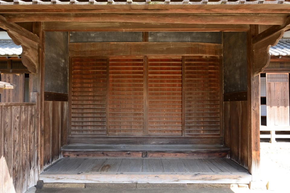 式台がある日本家屋の玄関