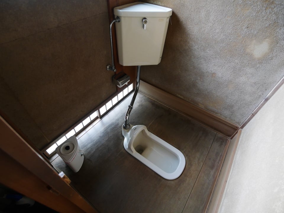 ロータンクタイプの床上給水和風便器