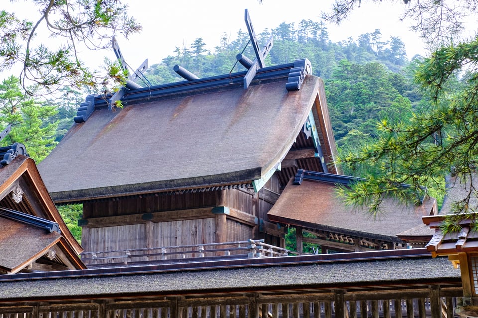 出雲大社の屋根にある外削ぎの千木