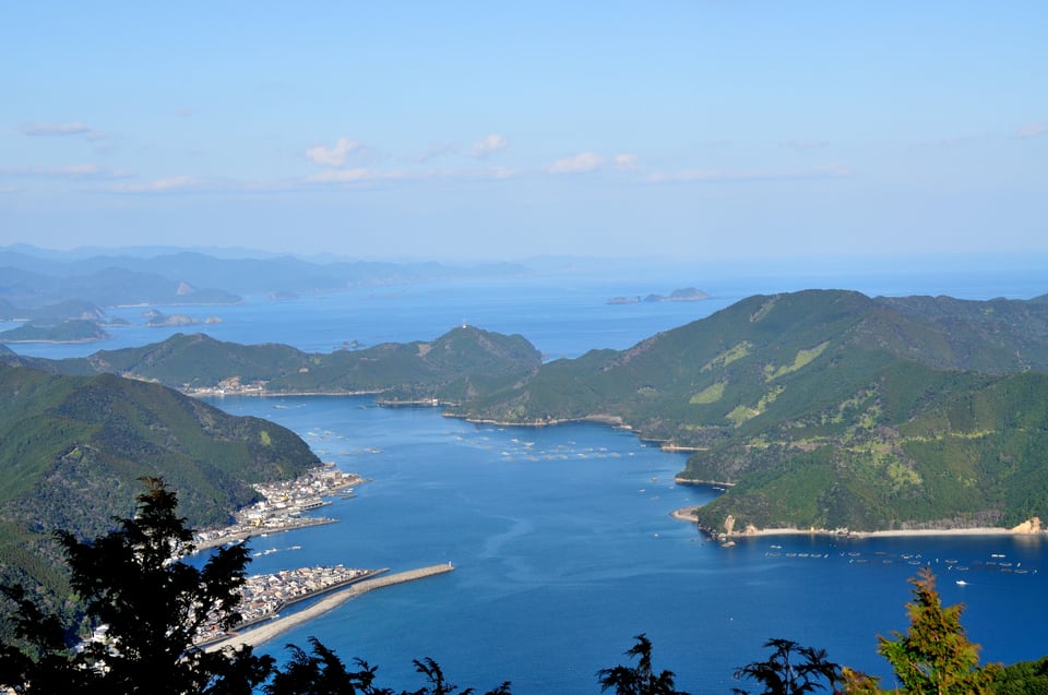 潮力発電が設置される湾岸地域のイメージ