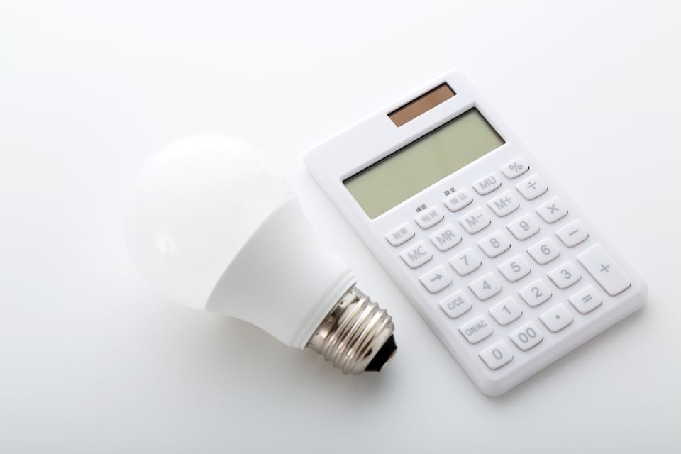 燃料調整費は燃料費調整単価と電力使用量から決まる