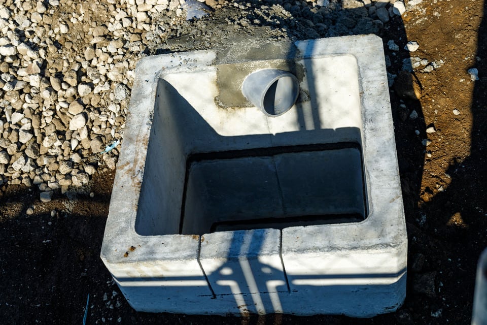 設備工事中の排水桝