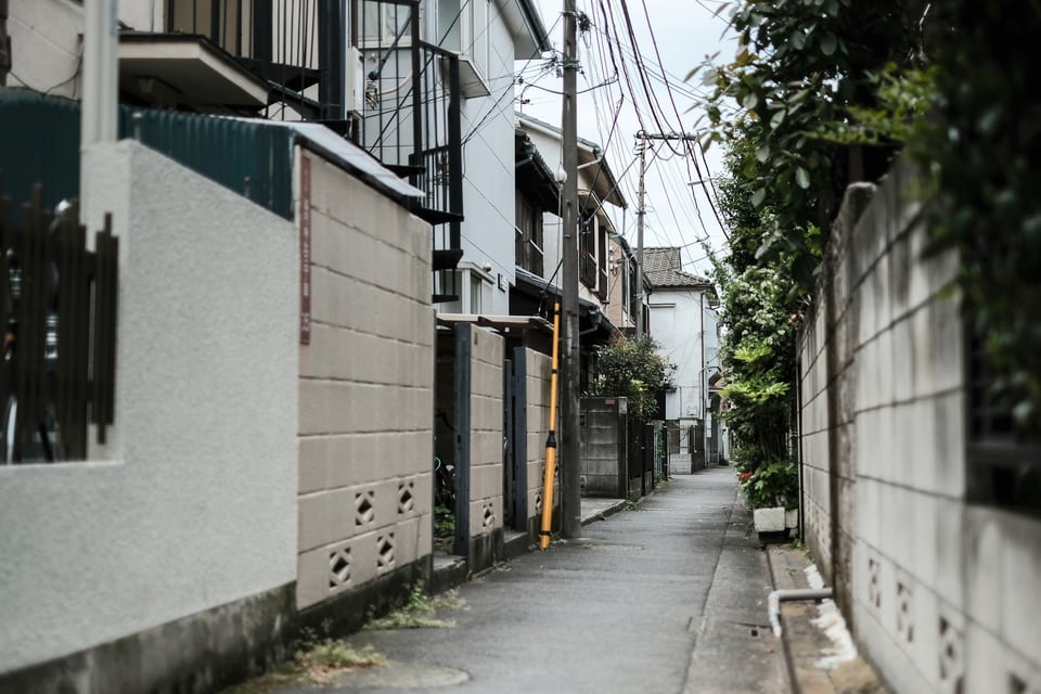 不燃化特区に指定された都会の住宅密集地のイメージ
