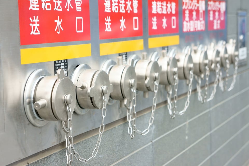 火災時に使用する連結散水設備用の埋込型式双口送水口