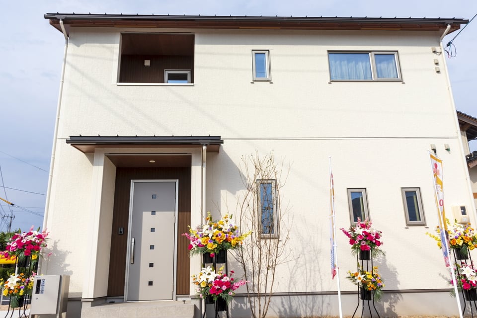 2連窓が用いられた一戸建て住宅の外観