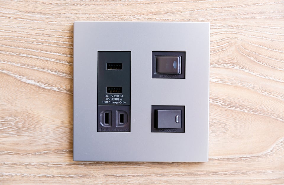 スナップイン式を採用した住宅内の電源スイッチ