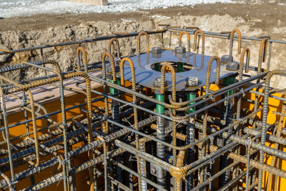 異形棒鋼は多くの建設工事で使われている
