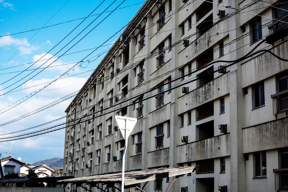 古い物件の居住水準を上げる改良住宅への建て替え