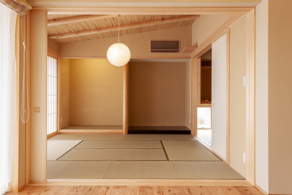 上長押が取り付けられたシンプルな和室