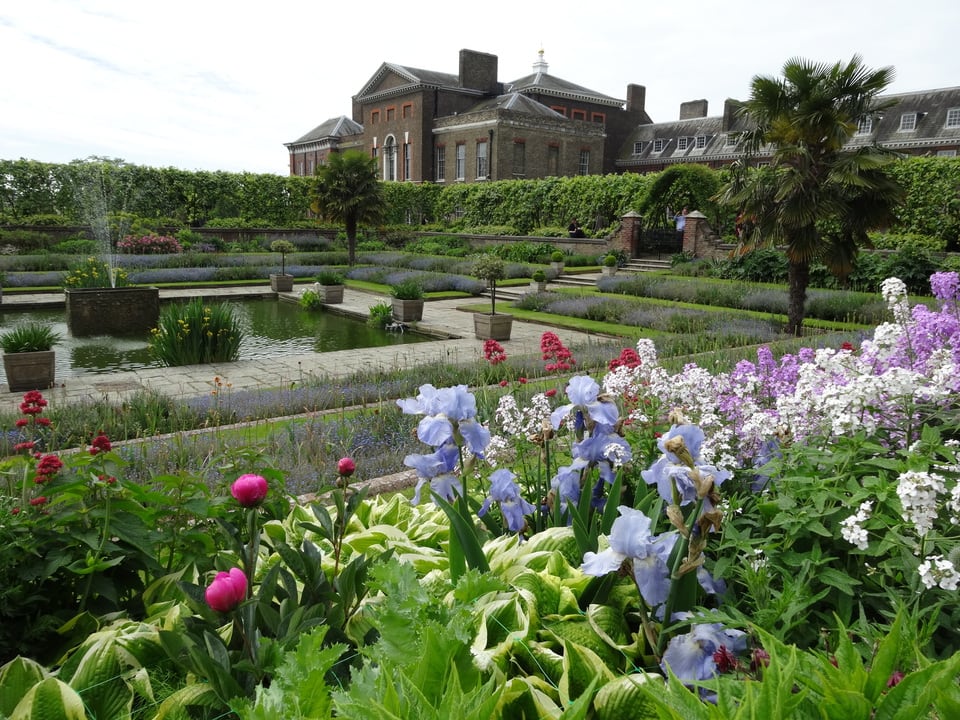 イギリス・ケンジントン宮殿の整形式沈床庭園