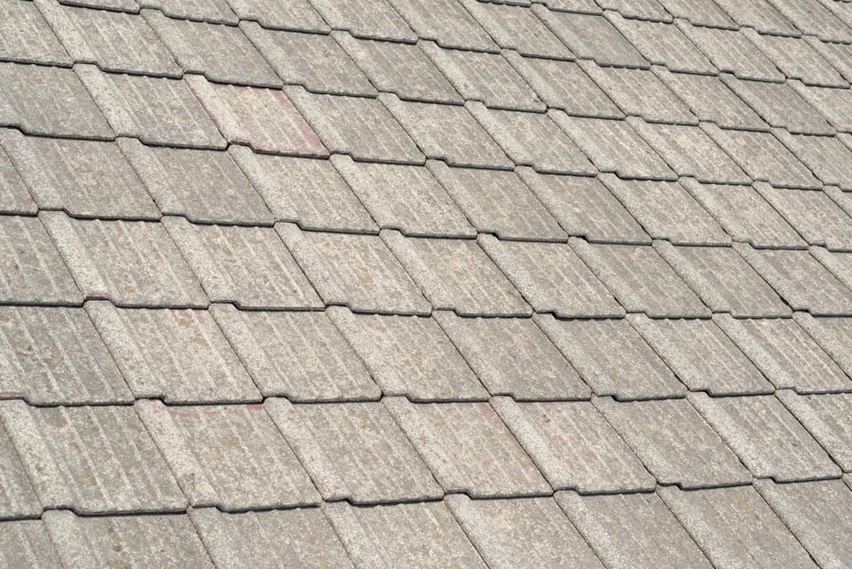 石瓦を採用した住宅の屋根