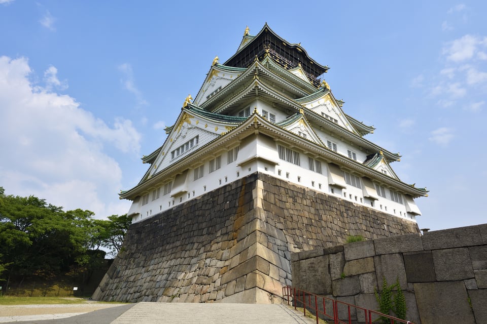 石造建造物である大阪城の石垣
