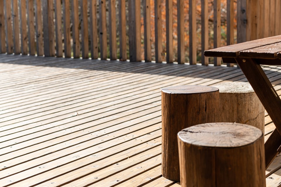 赤身は耐久性や耐水性が高くエクステリアにも使用できる