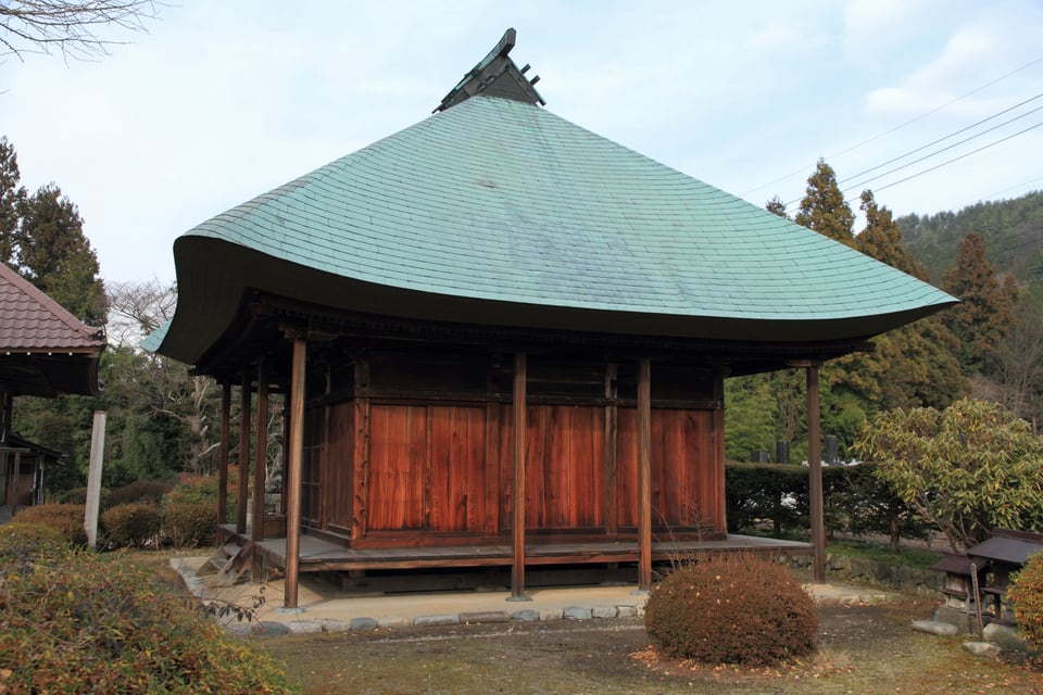 地覆長押が取り付けられている昔ながらの建物