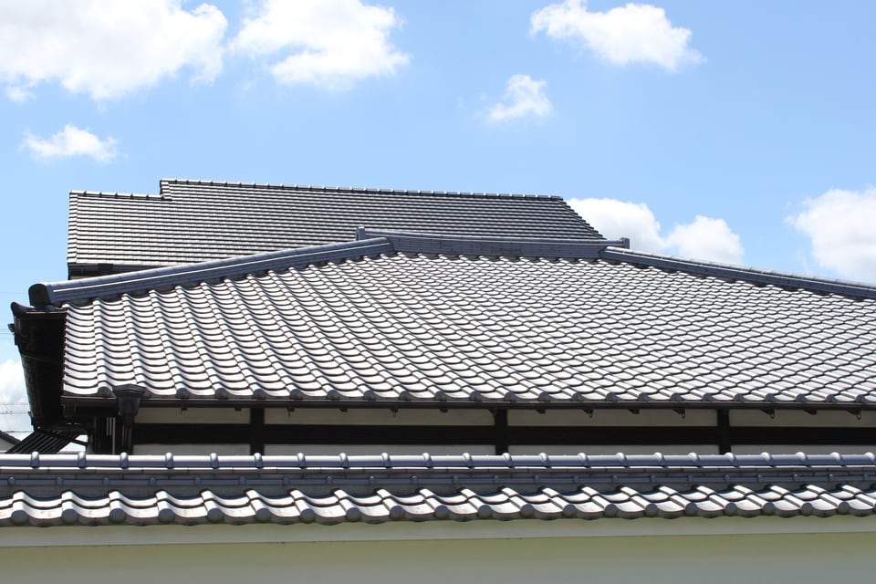日本瓦が用いられている屋根