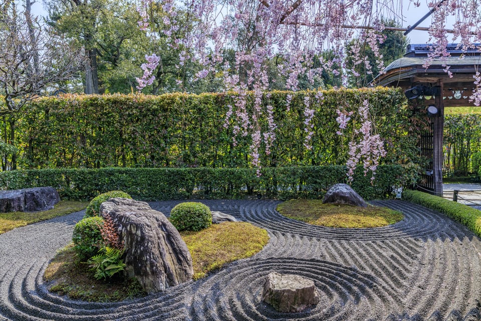 枯山水が美しい日本庭園