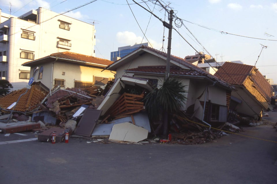家屋倒壊から人命を守る部屋型耐震シェルター